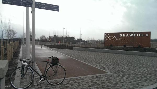 Cycle path at Shawfield alongside the river Clyde